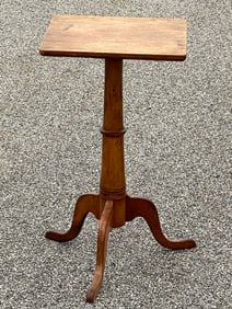 18TH C LONG ISLAND QA CANDLE STAND SQUARE TOP MAPLE C.1760