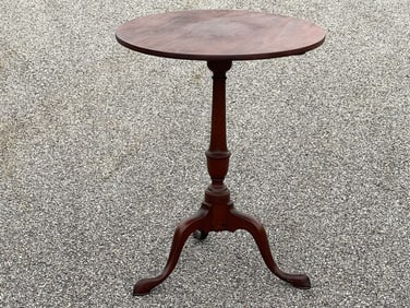 EARLY 18TH C LONG ISLAND NY TILT TOP TABLE CANDLE STAND URN SHAFT C.1740-1760