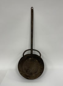UNUSUAL FORGED IRON COOKING PAN W/ REINFORCING ROD HANDLE