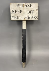 WOODEN PAINTED "KEEP OFF THE GRASS" SIGN, 7 X 12 X 30