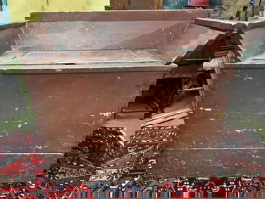 18TH C RED CARRIAGE SEAT LIFT TOP