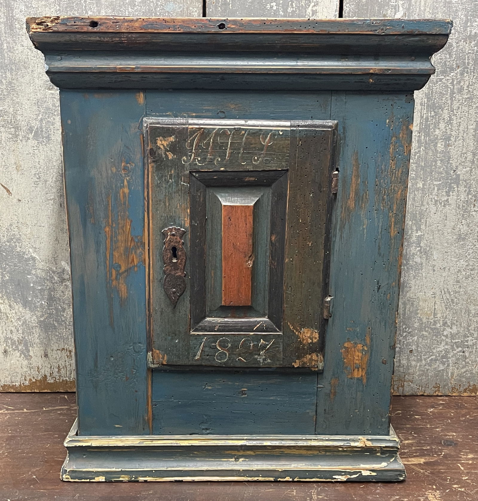 SMALL BLUE WALL CUPBOARD (1 of 6)