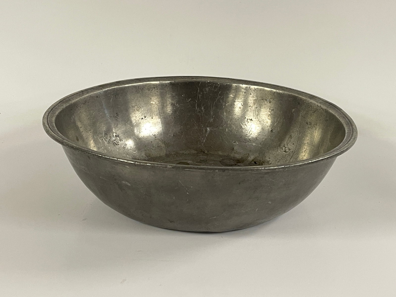 EARLY OVERSIZED AMERICAN PEWTER BASIN SIGNED BOARDMAN (1 of 3)