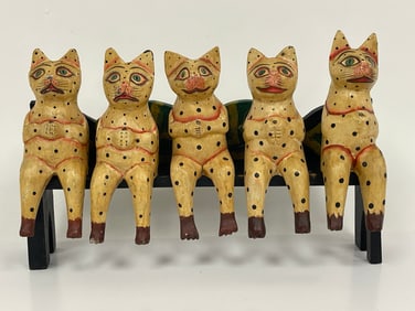 WOOD SCULPTURE OF 5 SEATED CATS , GREAT FOLKY PAINT