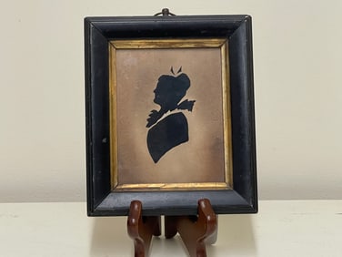 SILHOUETTE OF WOMAN