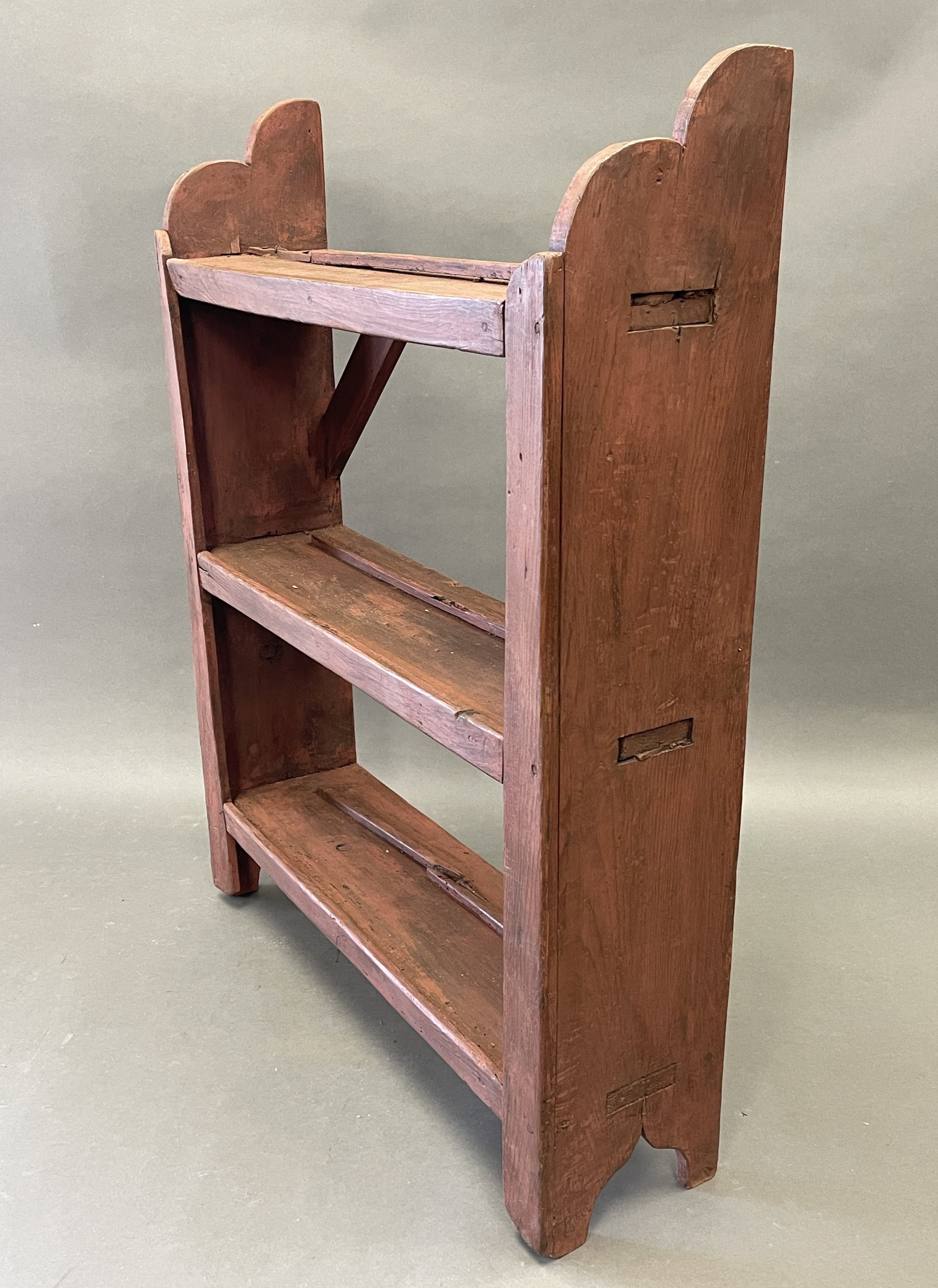 FLOOR STANDING 3-SHELF BOOTJACK ENDED RACK IN RED (1 of 3)