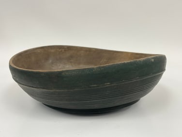 BEAUTIFUL 18TH C SHALLOW WOODEN BOWL IN OLD GREEN PINE PAINT