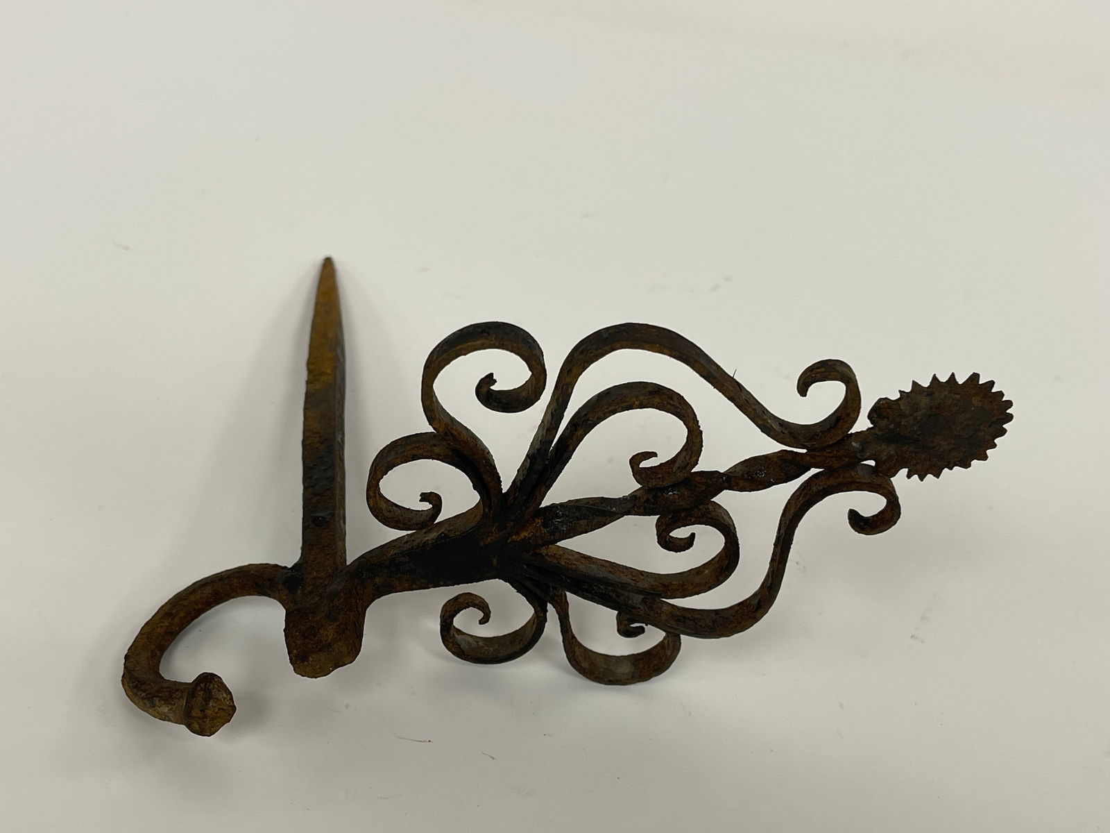 HEART SHAPED FLORAL DECORATED FORGED IRON BEAM HOOK (1 of 3)