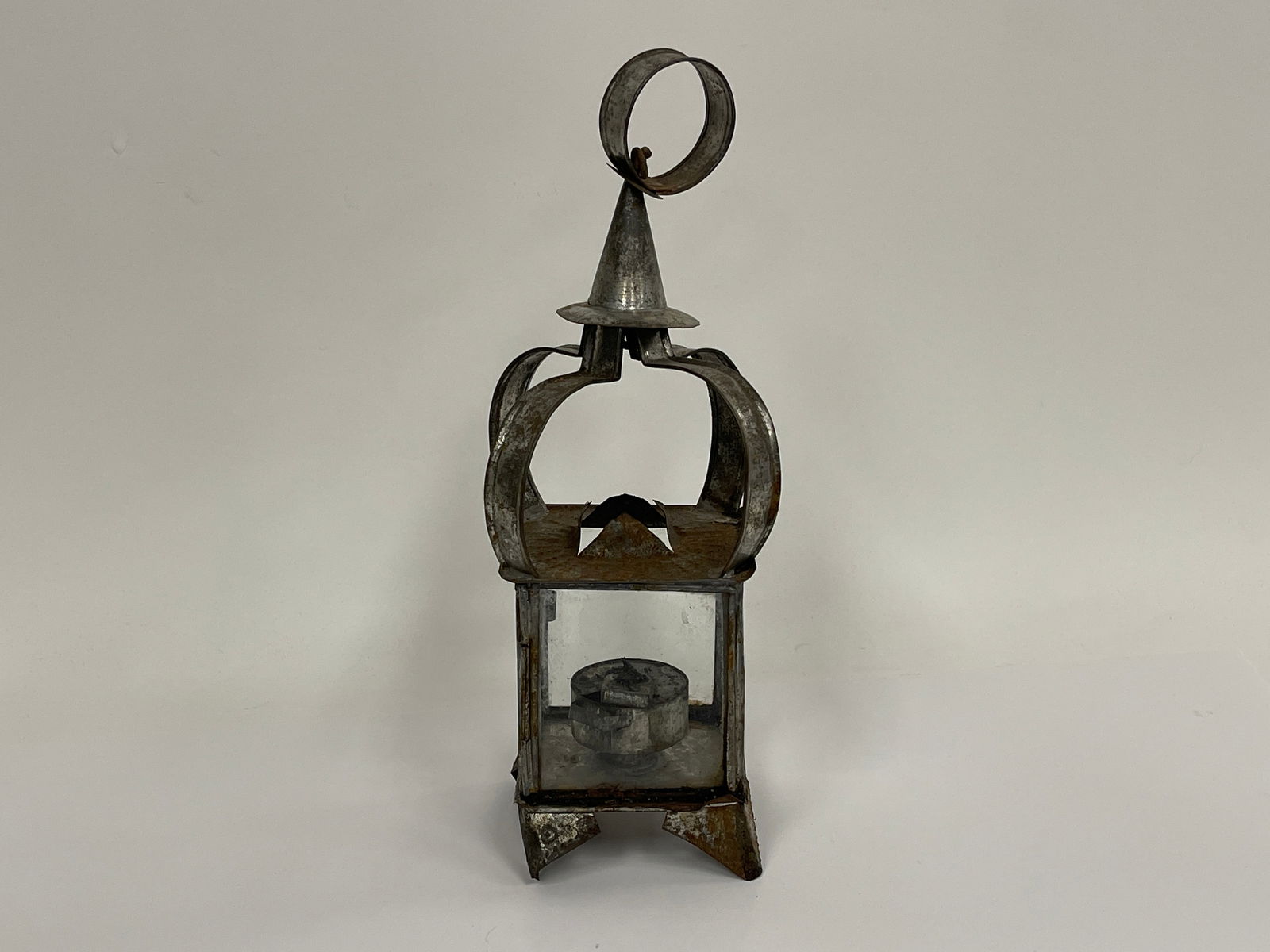 LOVELY CONDITION SHEET TIN 4 GLASS CANDLE LANTERN (1 of 3)