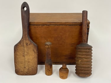 GROUPING OF WOODEN ITEMS, BOX IS 11 X 7 X 8