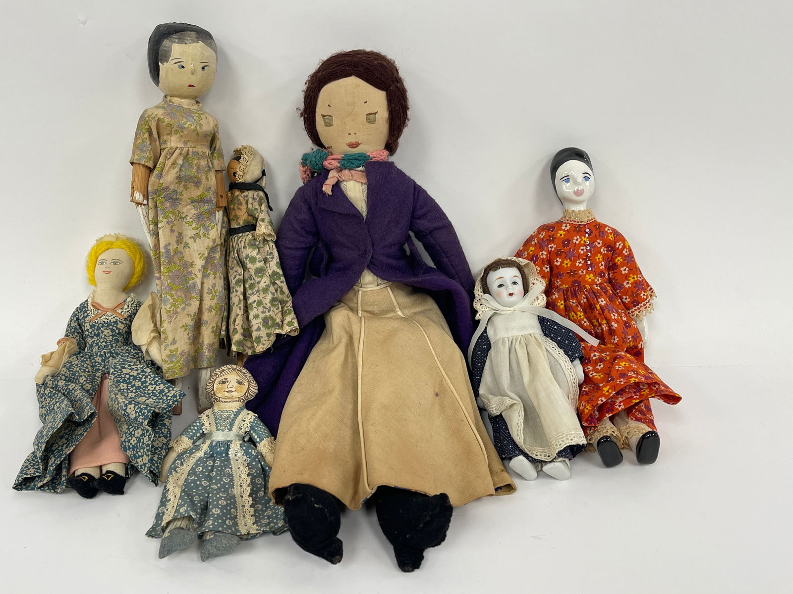 GROUPING OF MISC. DOLLS: GROUPING OF MISC. DOLLS