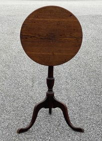 18TH C SOUTHERN STATES TILT TOP CANDLE STAND IN OLD SURFACE ROUND TOP C.1740
