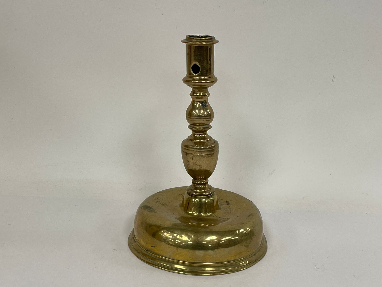 17TH C BRASS DOME BOX CANDLESTICK C1660 LARGE SIZE: 17TH C BRASS DOME BOX CANDLESTICK C1660 LARGE SIZE 9"