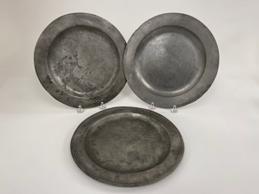Lot of 3 18th C pewter plates with London mark