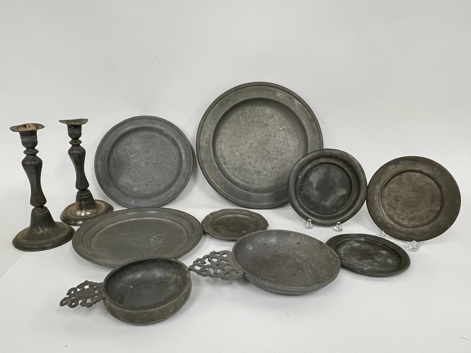 GROUPING OF ANTIQUE PEWTER (1 of 5)