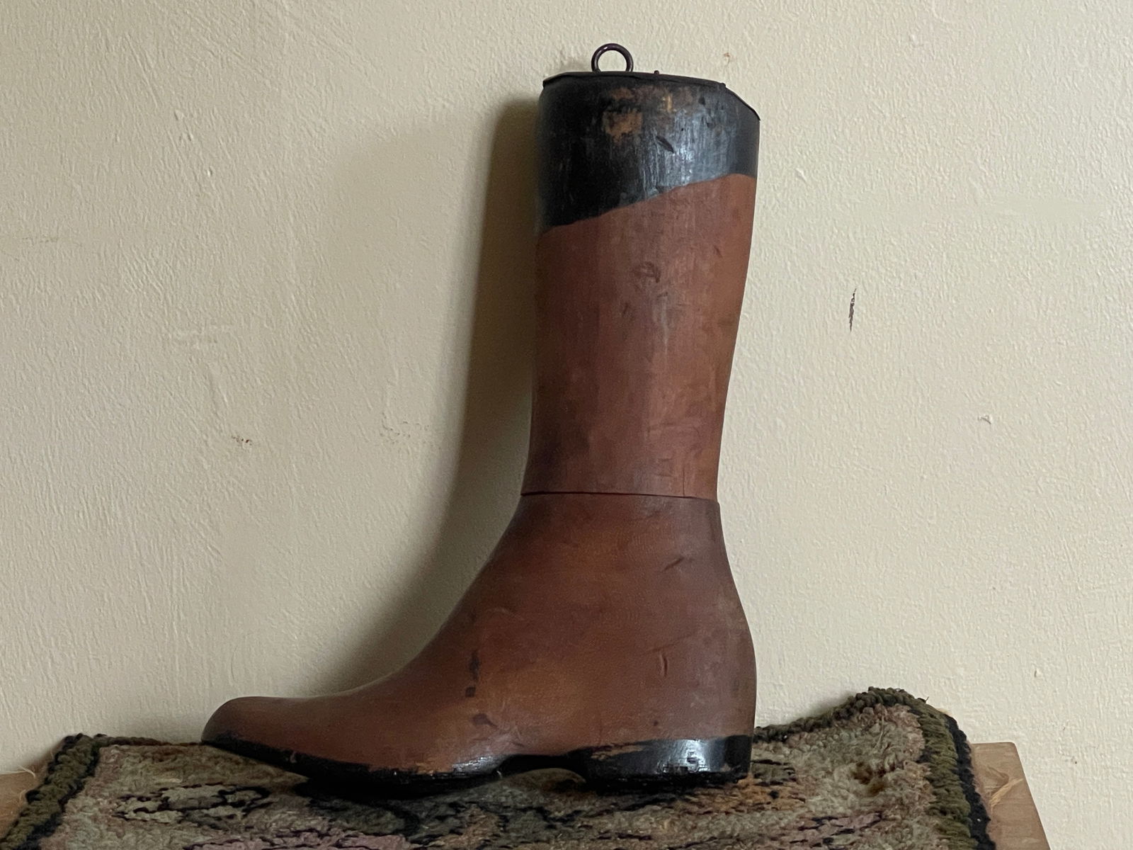 PAINTED BOOT TRADE SIGN: PAINTED BOOT TRADE SIGN 21" X 15"