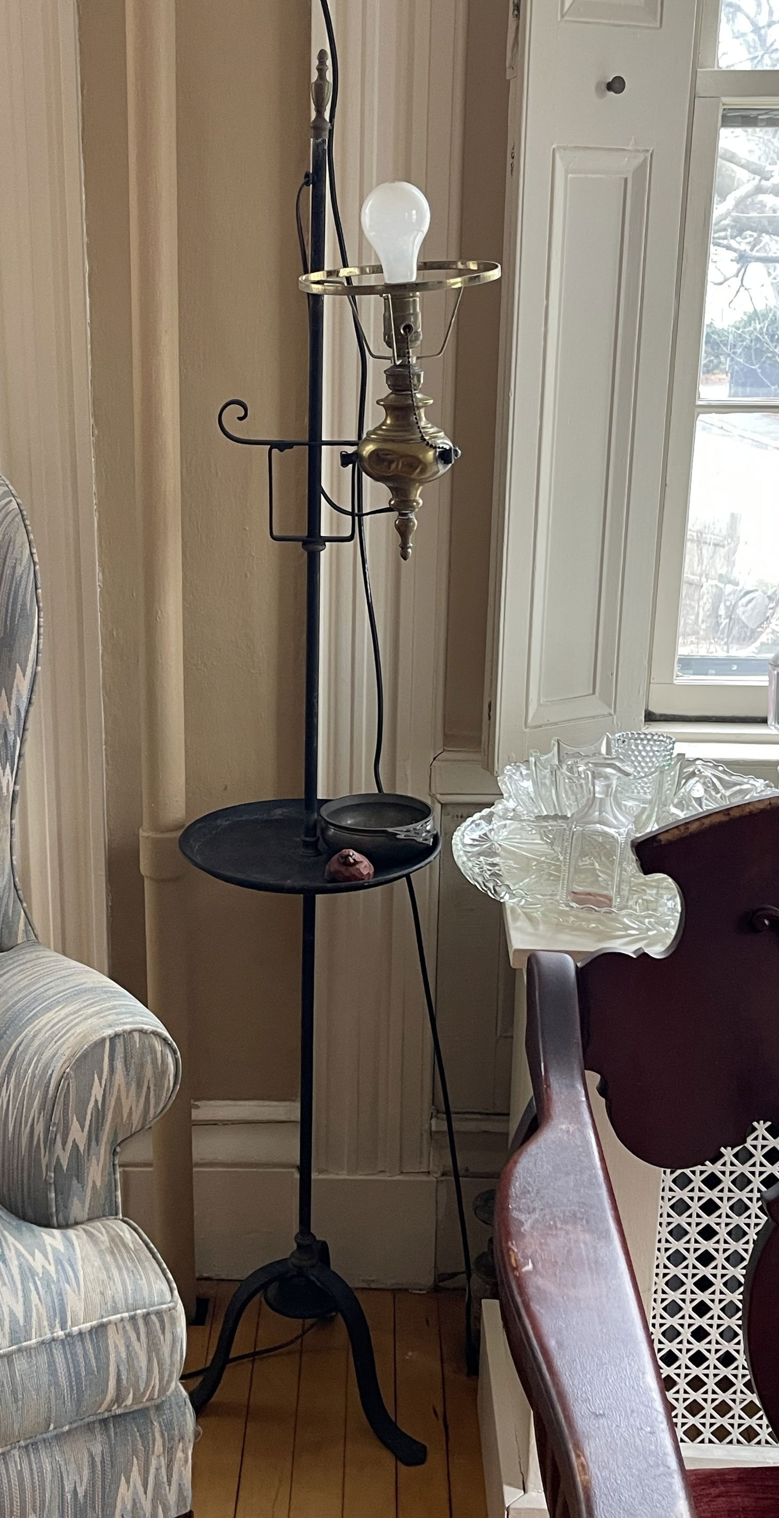 IRON POLE LAMP: IRON POLE LAMP 60"