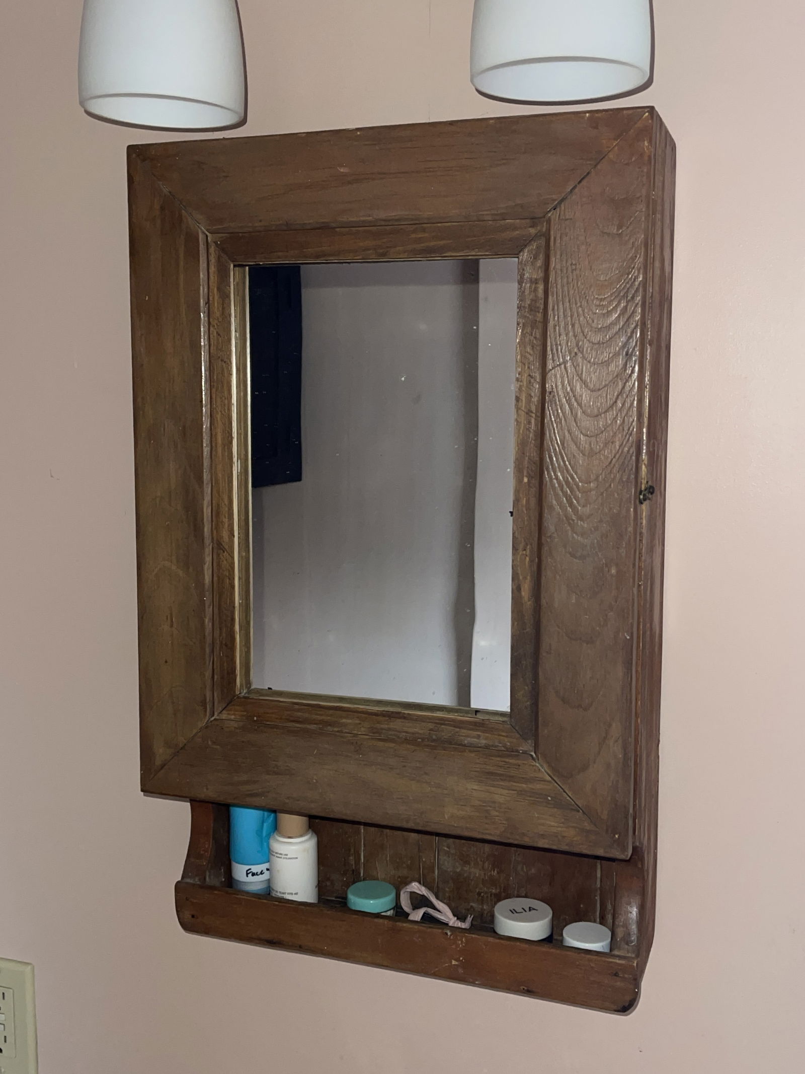 ONE DOOR CABINET WITH MIRROR AND SHELF (1 of 2)