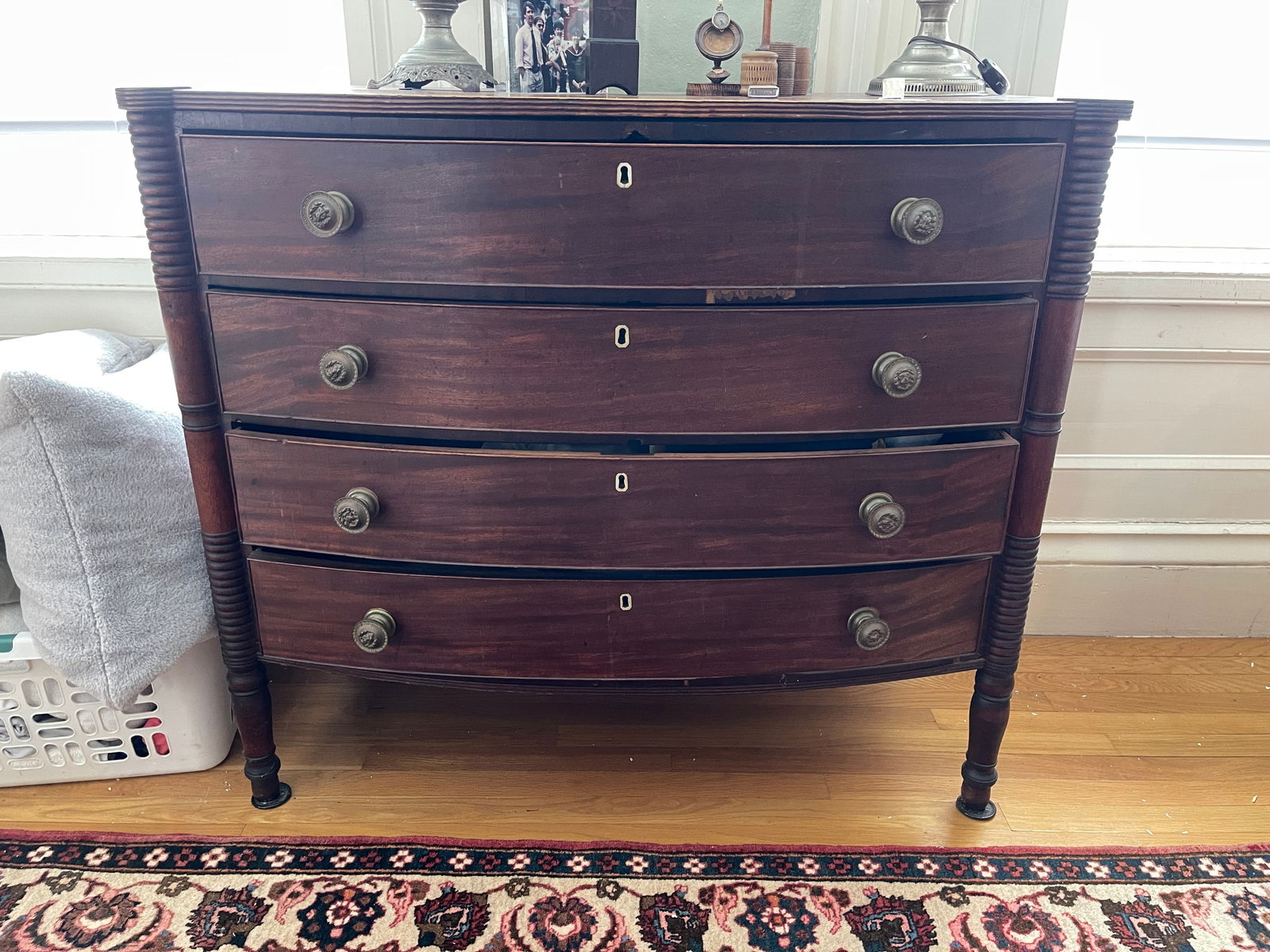 SHERATON FOUR DRAWER CHEST (1 of 3)