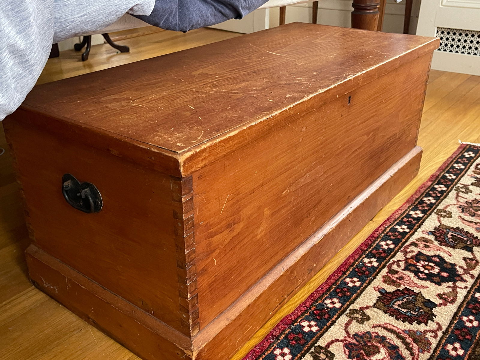PINE DOVETAILED CHEST (1 of 4)