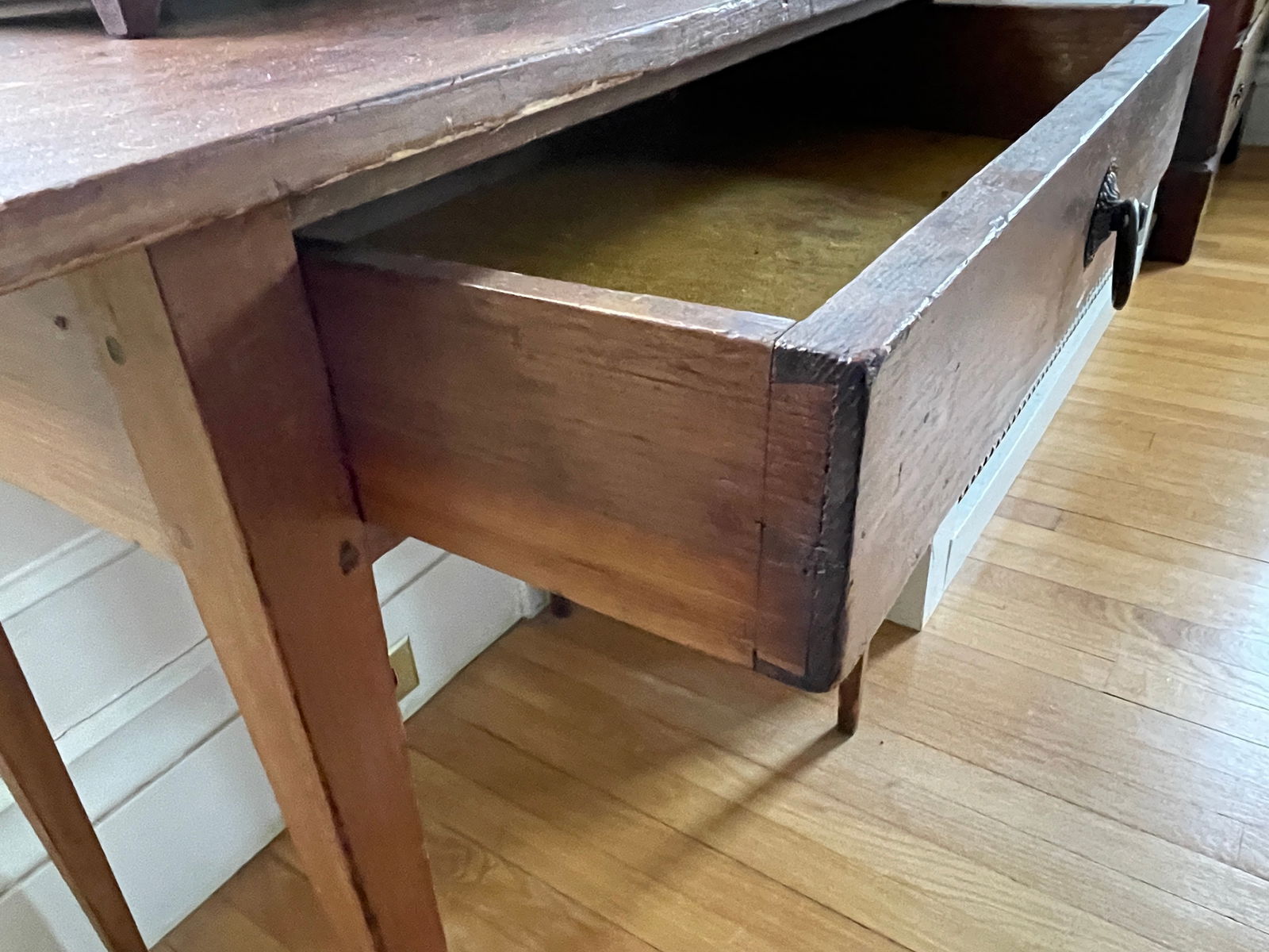 HEPPLEWHITE ONE DRAWER STAND - 3