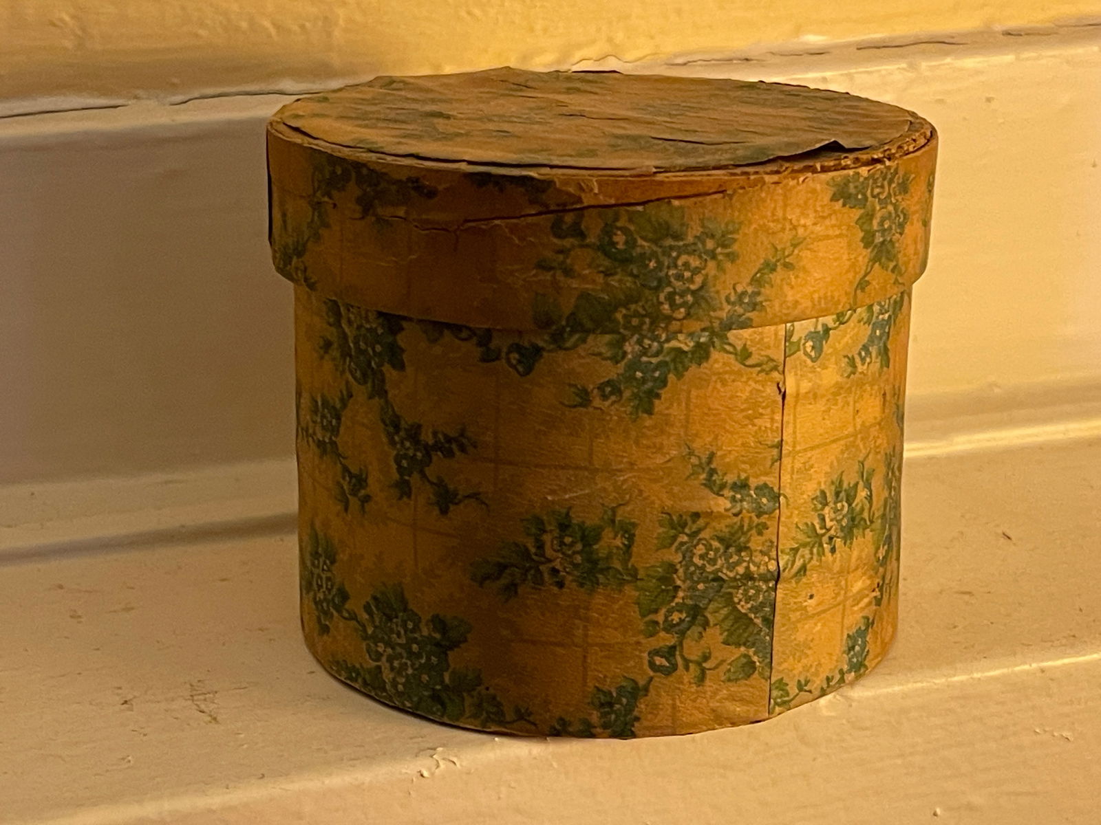 SMALL HANNAH DAVIS WALLPAPER BOX: SMALL HANNAH DAVIS WALLPAPER BOX 4" X 3"