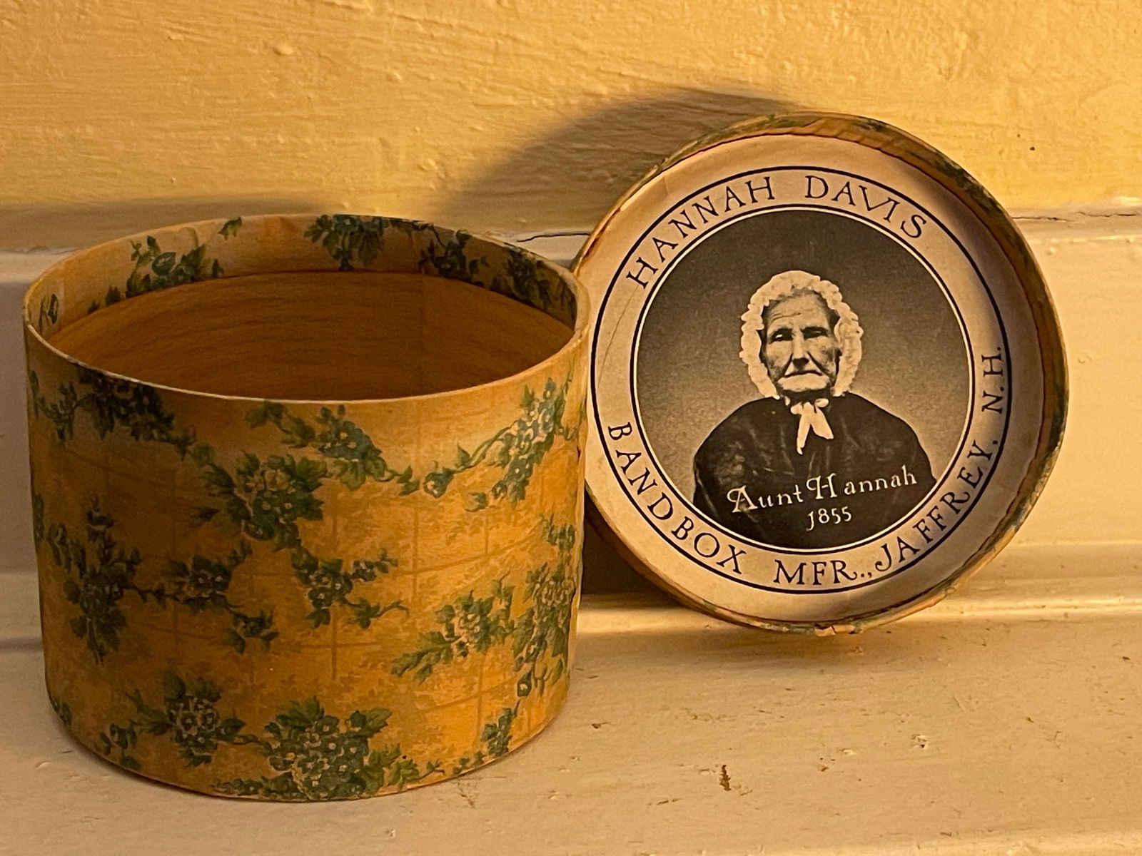 SMALL HANNAH DAVIS WALLPAPER BOX - 2