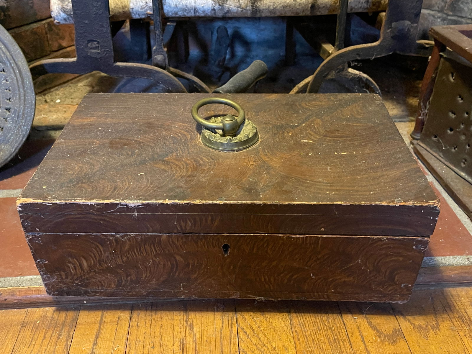 GREEN PAINTED BOX MISC JEWELRY: GREEN PAINTED BOX MISC JEWELRY 15" X 10" X 5"