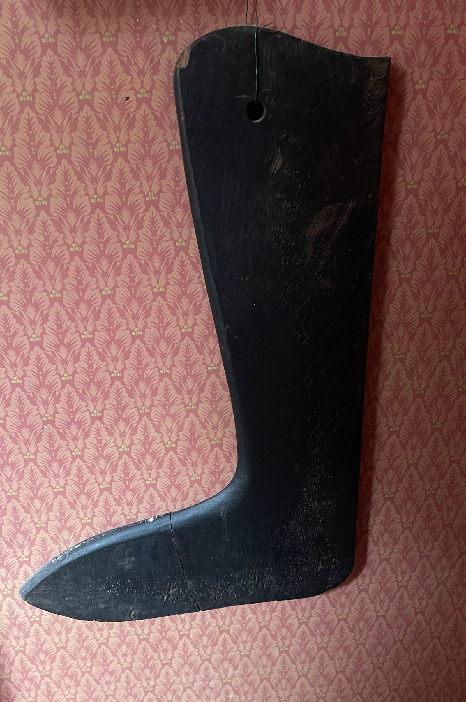 BOOT SIGN: PAINTED BOOT TRADE SIGN 10" X 13"