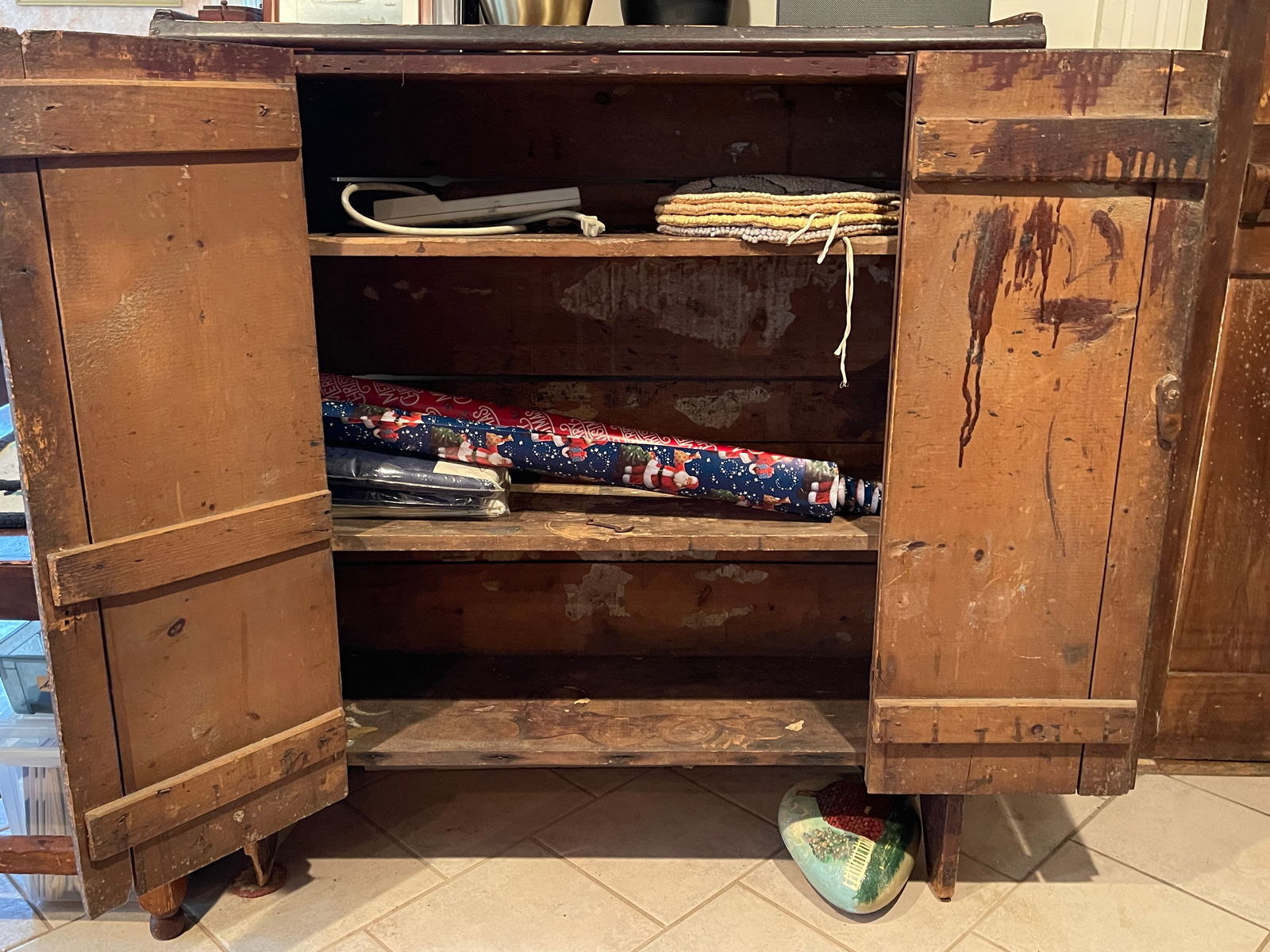 PAINTED TWO DOOR CUPBOARD - 3