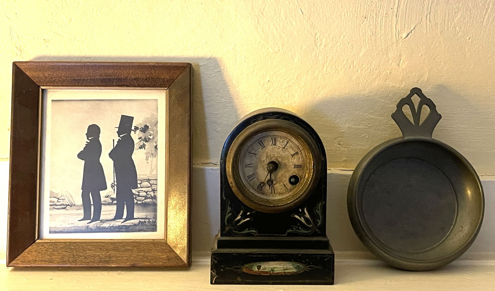 GROUPING OF THREE ITEMS, PEWTER PORRINGER, SHELF CLOCK, SILHOUETTE (1 of 2)
