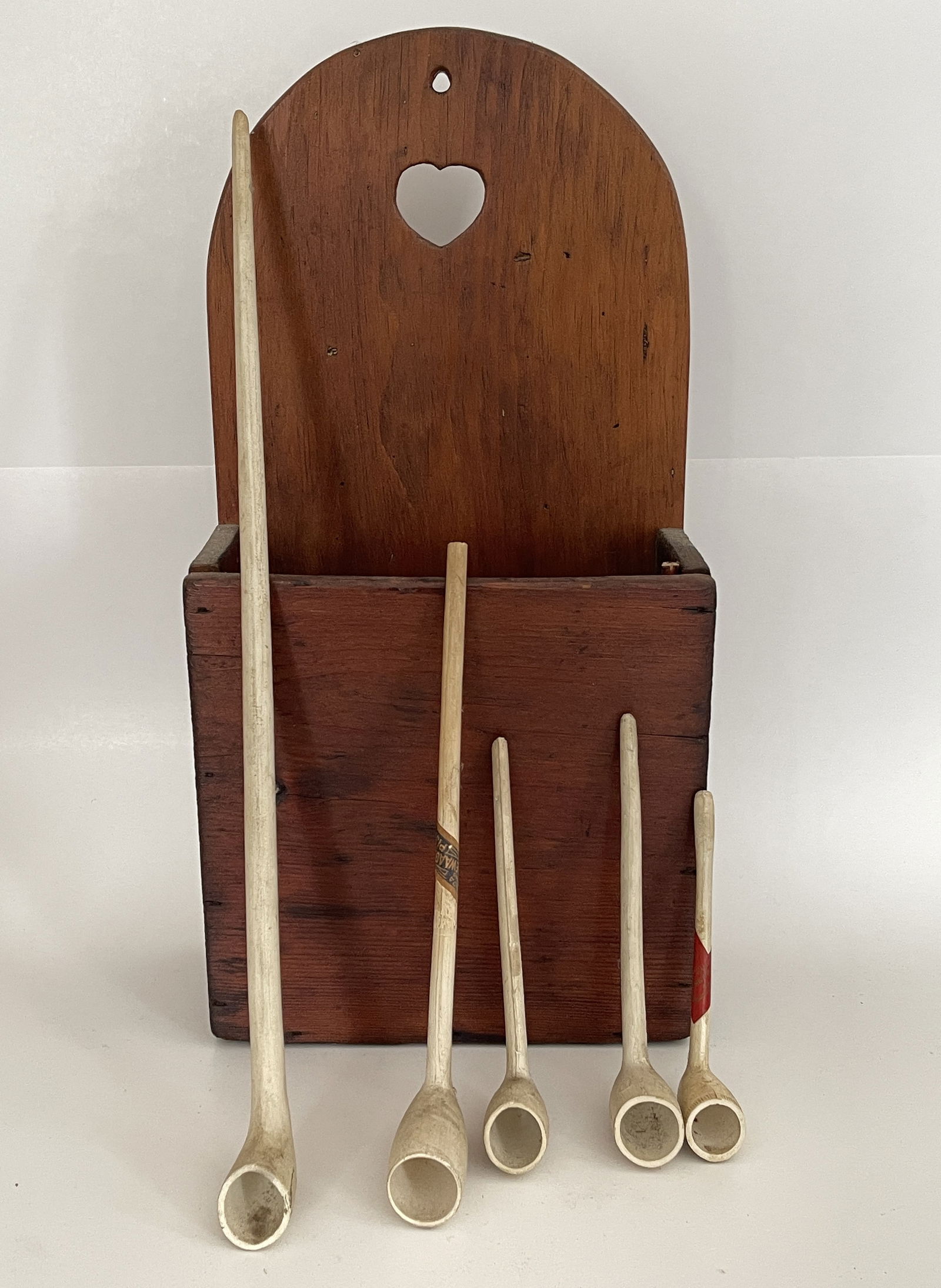 HEART DECORATED WALL BOX WITH PIPES: HEART DECORATED WALL BOX WITH PIPES