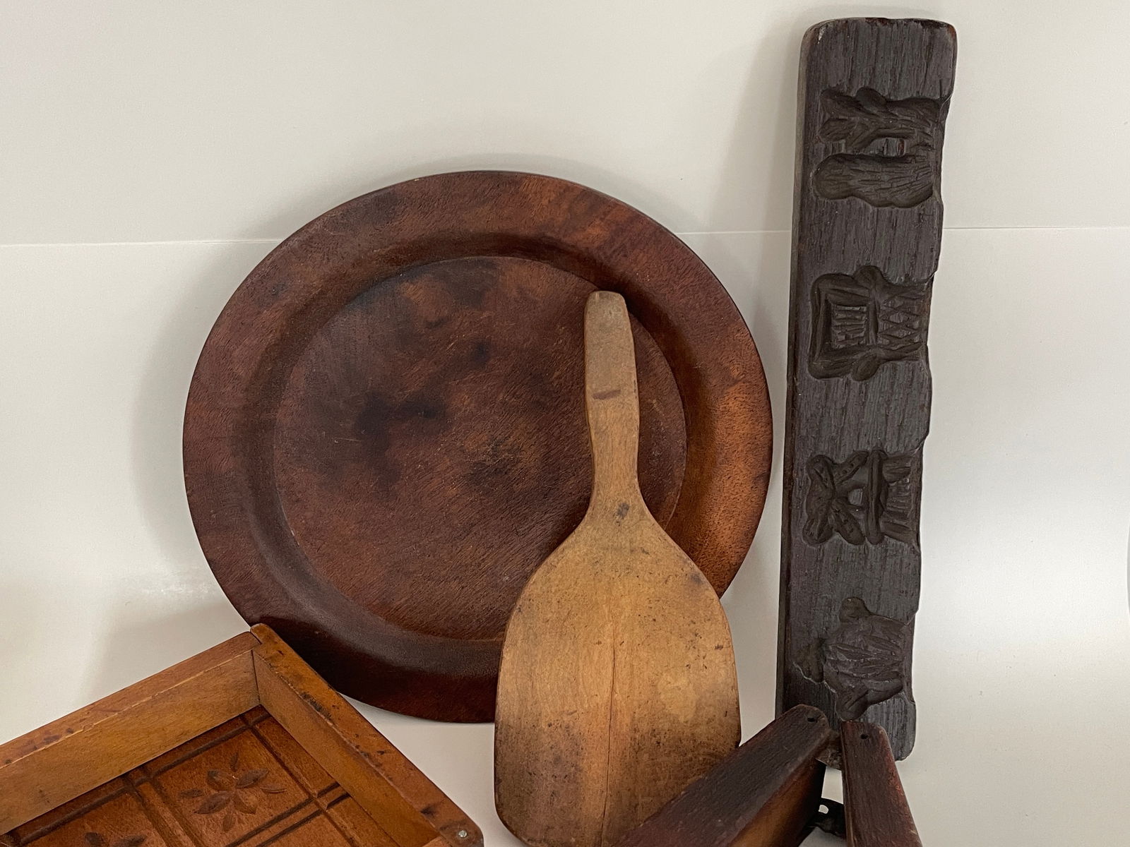 GROUPING OF PRIMITIVE KITCHEN ITEMS - 2