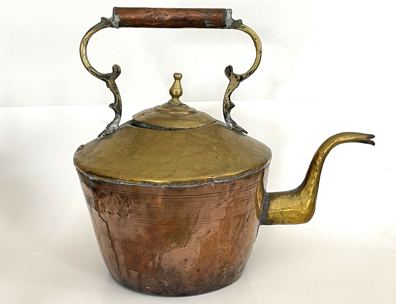 LARGE BRASS AND COPPER TEA KETTLE (1 of 4)