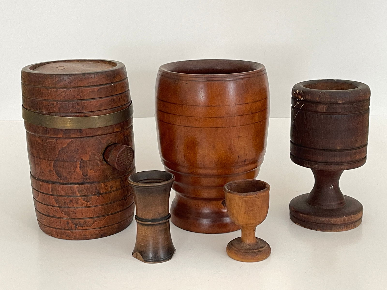 GROUPING OF TREENWARE: GROUPING OF TREENWARE