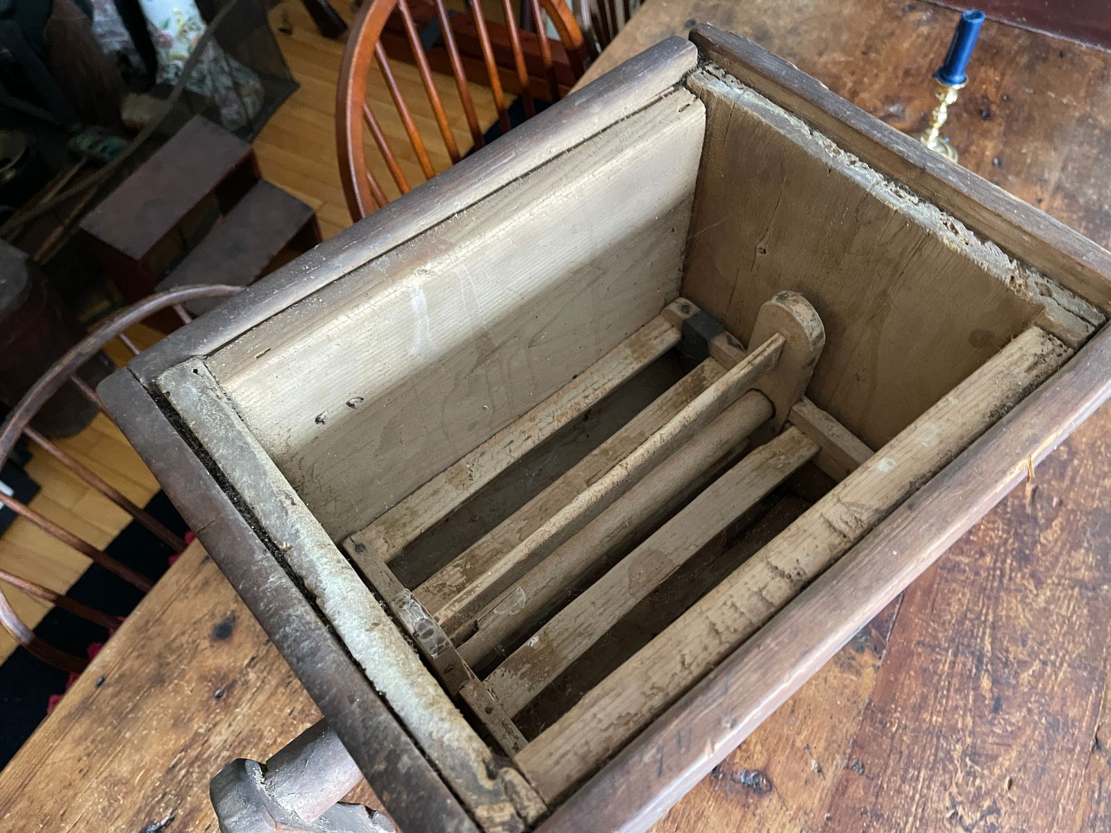 TABLE TOP BUTTER CHURN WITH INSERTS - 3