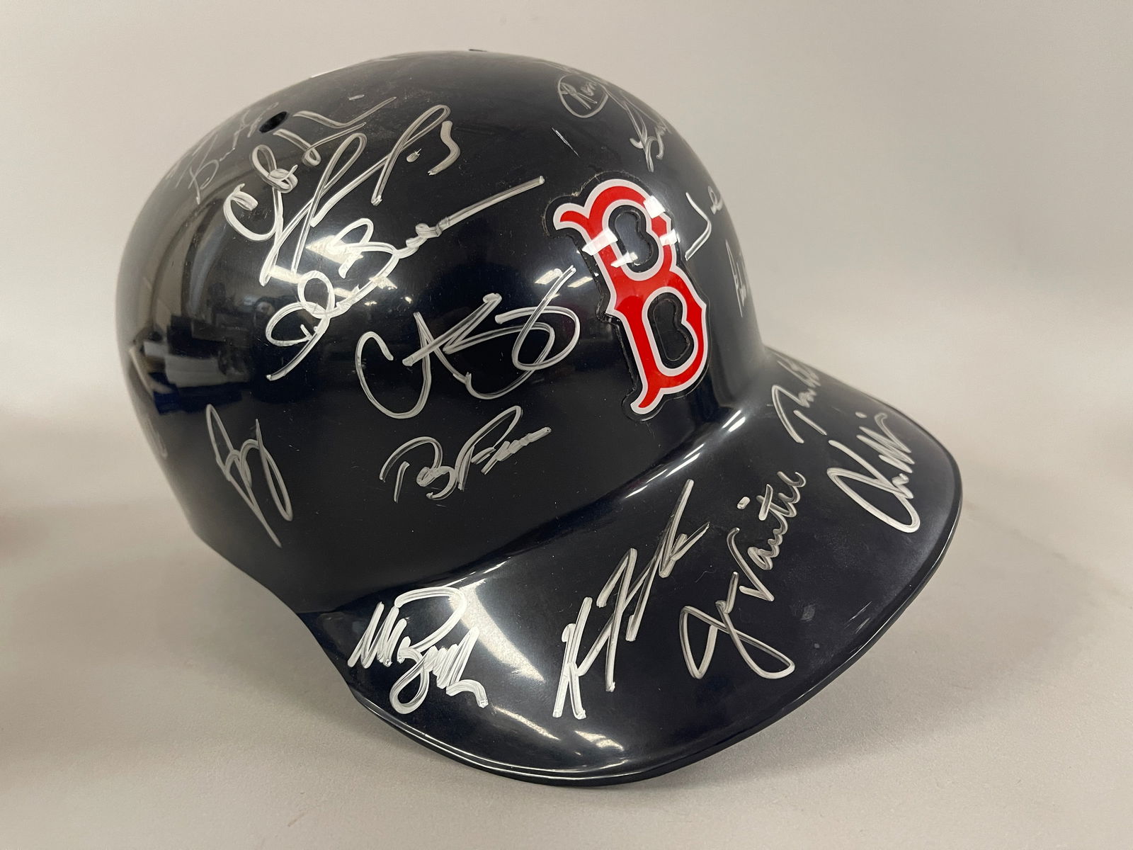 BOSTON RED SOX SIGNED HELMET, PEDRO MARTINEZ: BOSTON RED SOX SIGNED HELMET, PEDRO MARTINEZ, OTHER TEAM MEMBERS