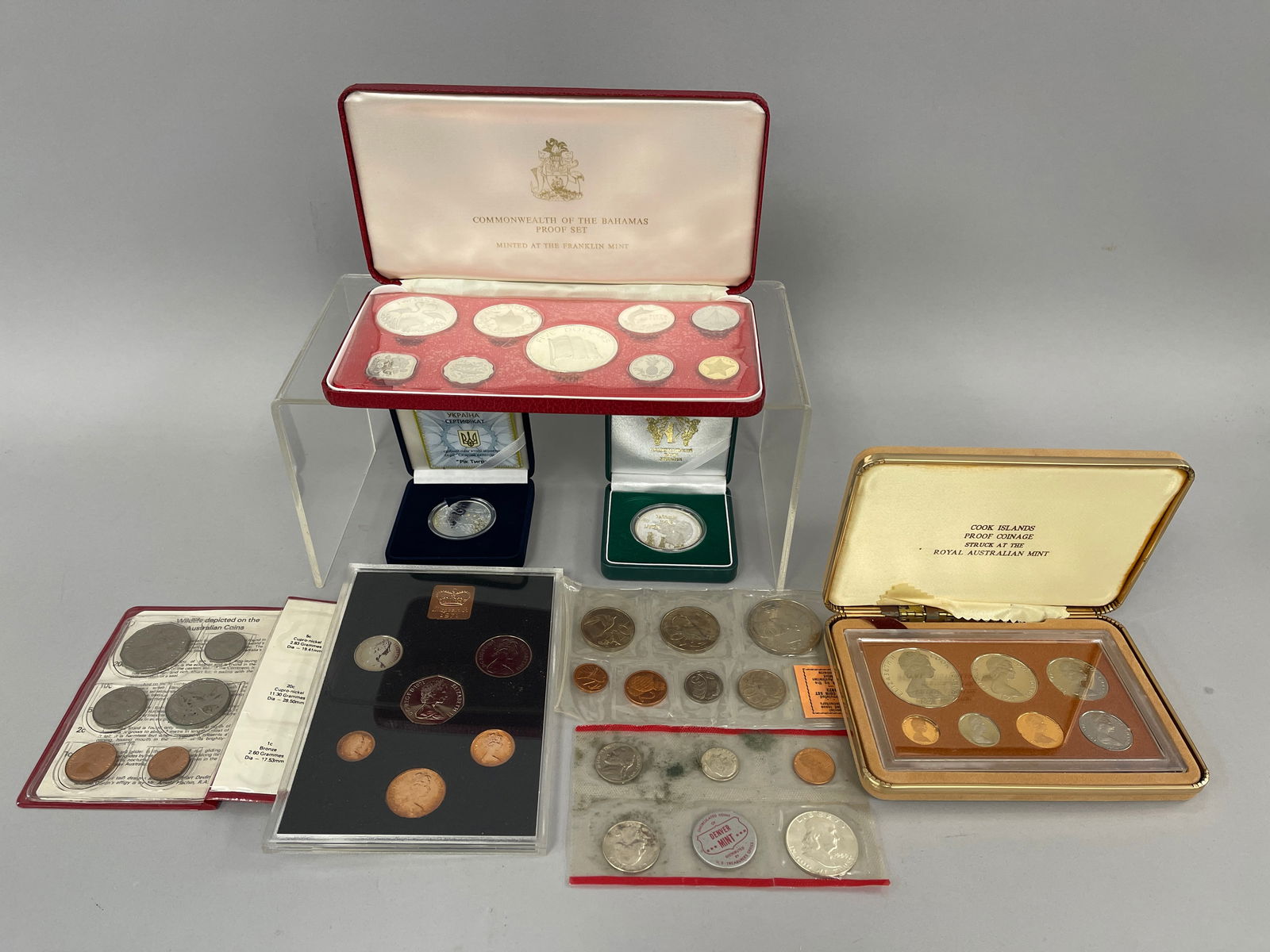 MISC GROUPING OF UNCIRCUTLATED PROOF SETS INCLUDING BAHAMAS , COOKS ISLAND (1 of 5)