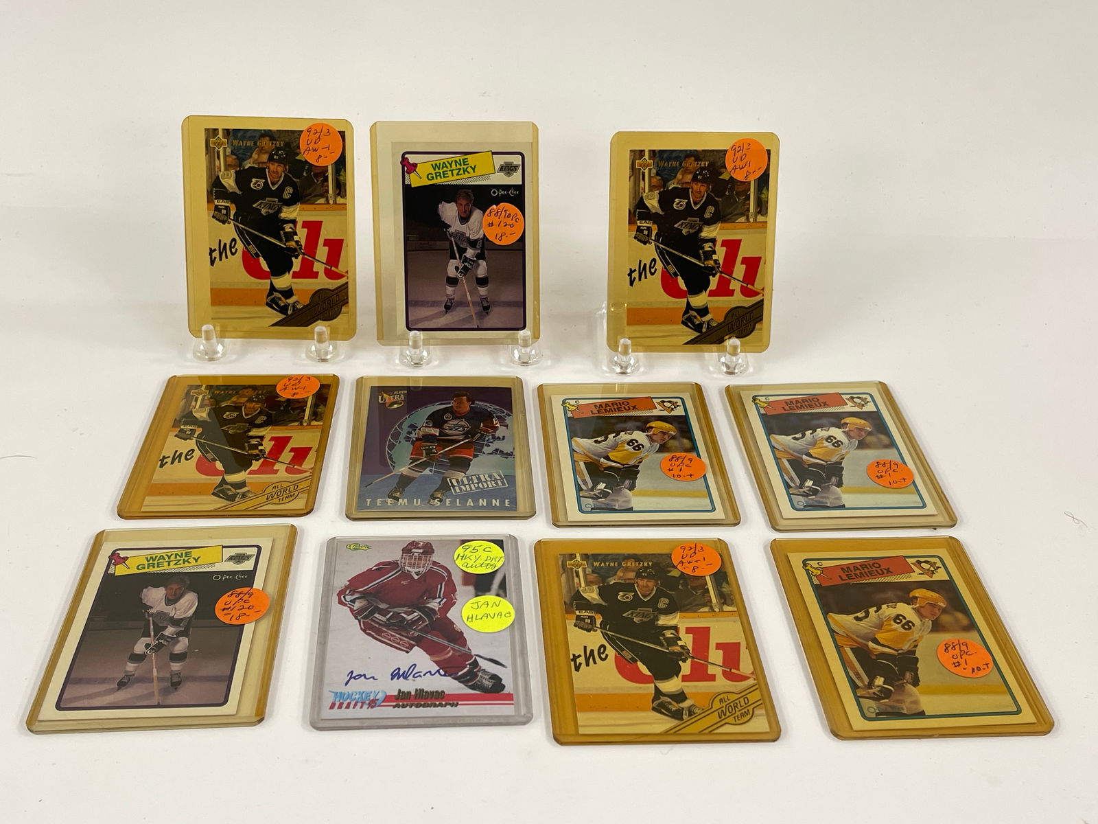 GROUPING OF HOCKEY TRADING CARDS (1 of 9)