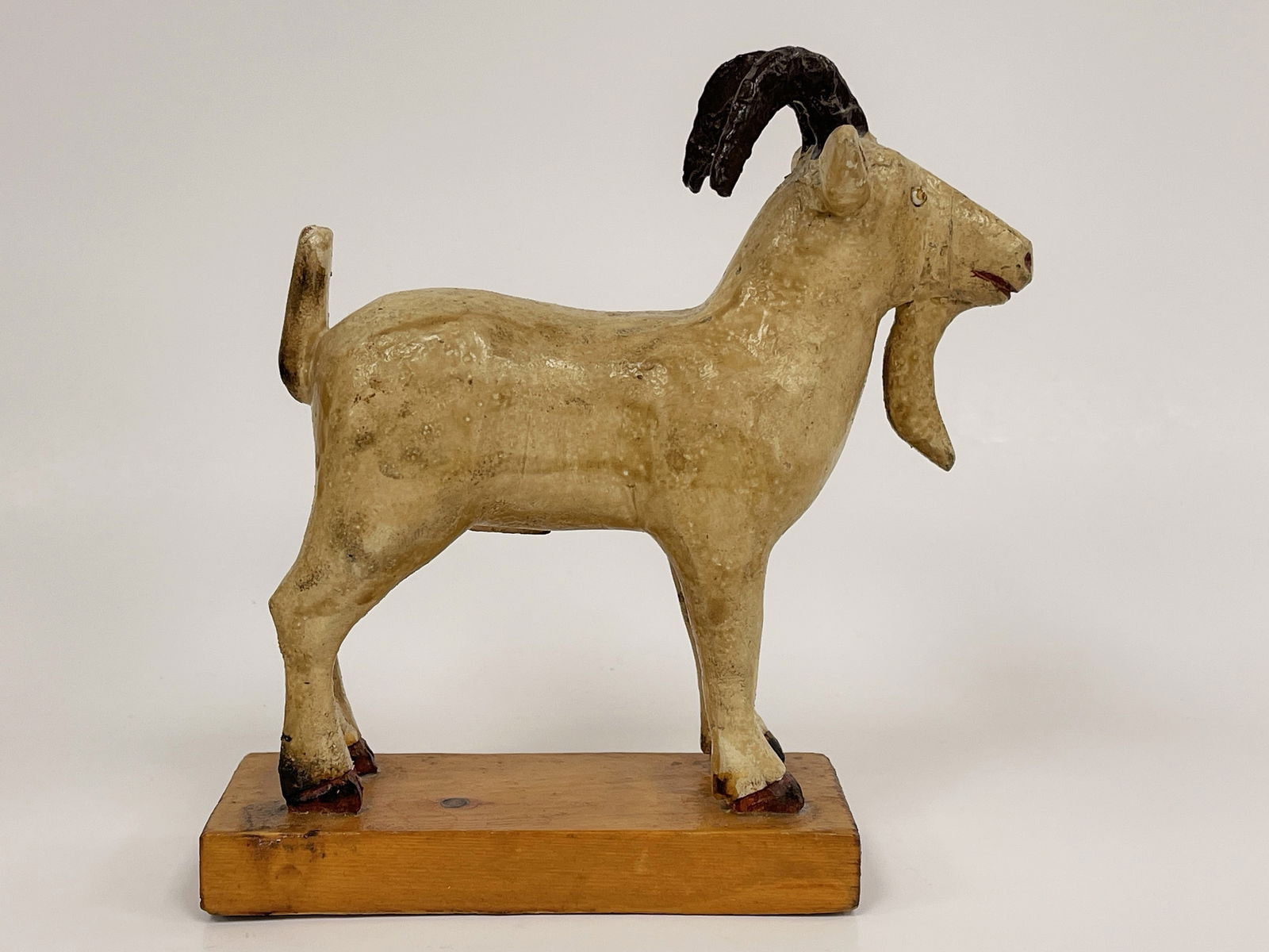 GOAT CARVING: GOAT CARVING Original paint, full body carving, C 1900, excellent condition.