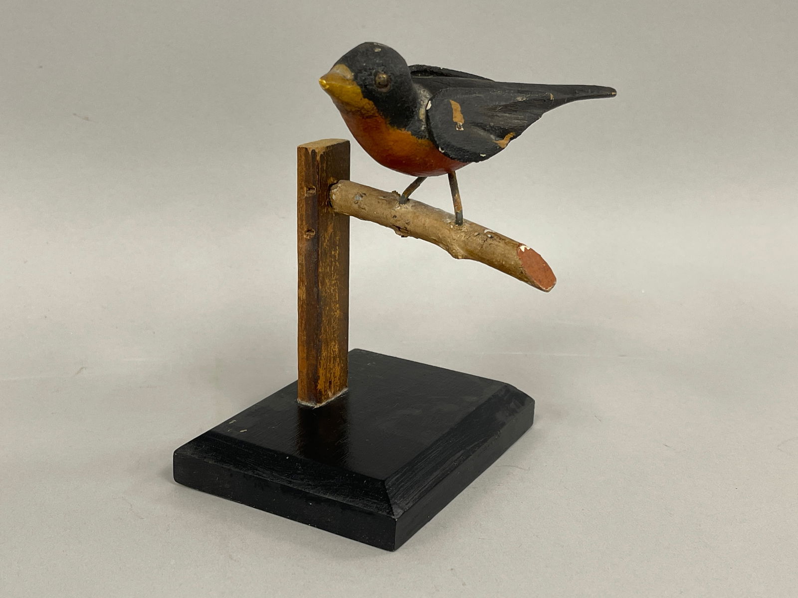 CARVED ROBIN ON BRANCH: CARVED ROBIN ON BRANCH Nicely carved, original paint, 19th C, excellent condition.
