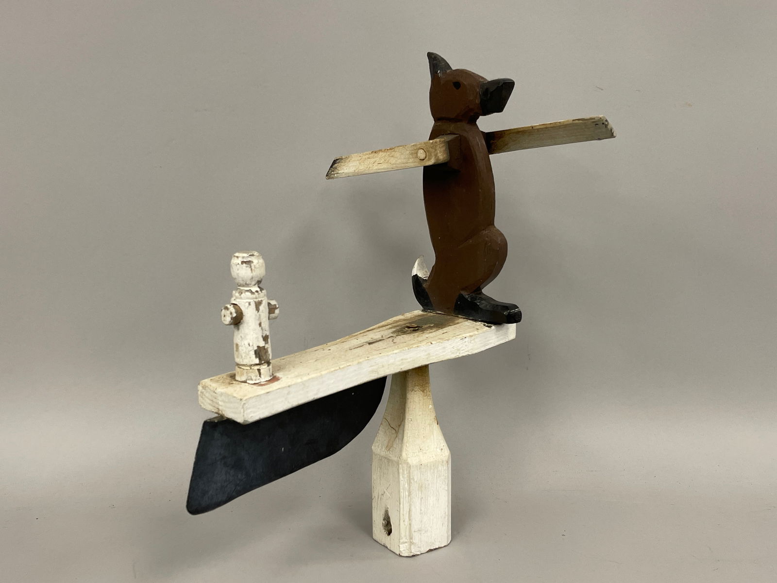 BEAR WHIRLIGIG: BEAR WHIRLIGIG Original paint, wood & tin, early 20th C, excellent condition.