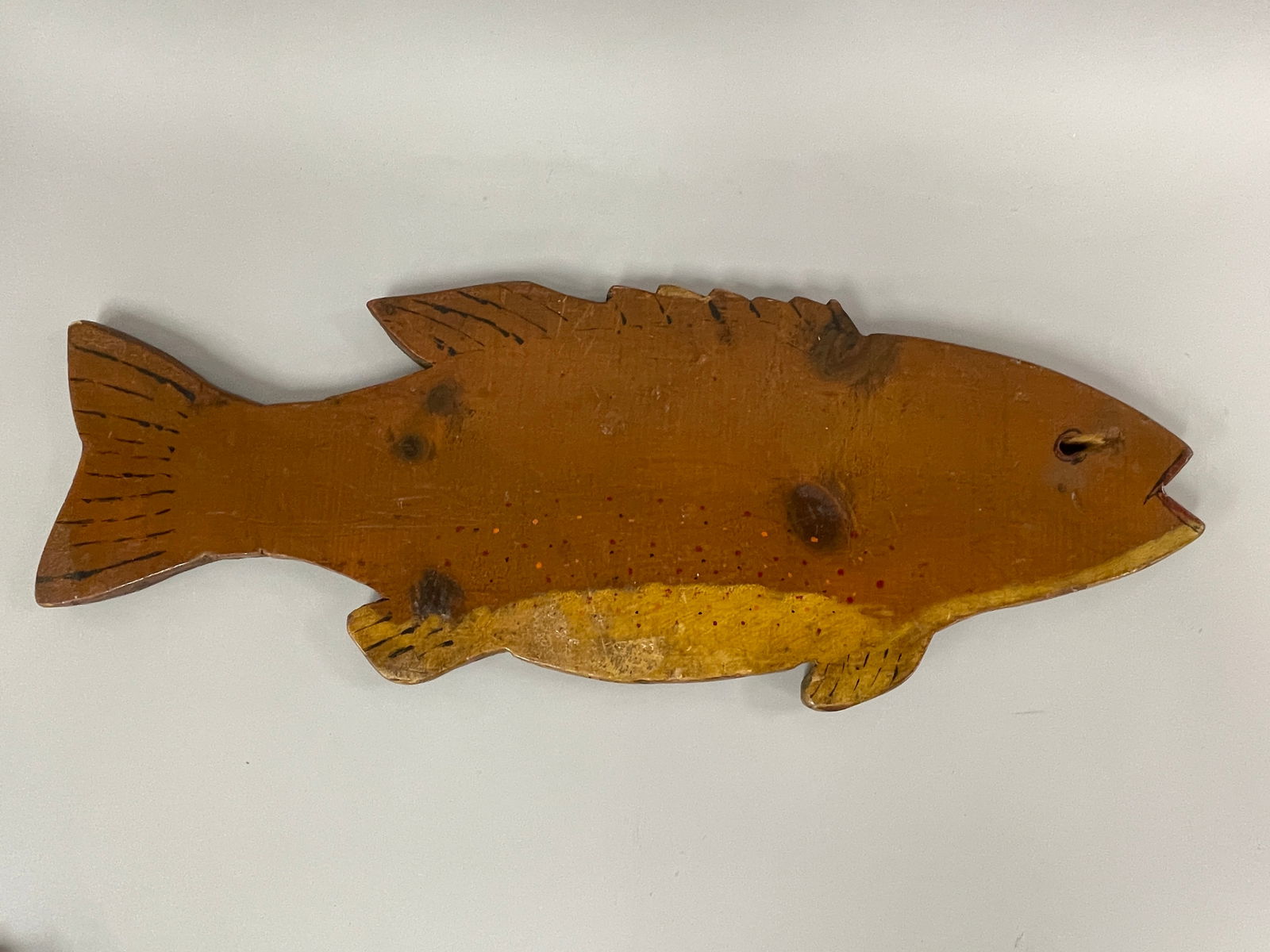 FISH PLAQUE: FISH PLAQUE Original paint, pine, backside used as cutting board, early 20th C, excellent condition.