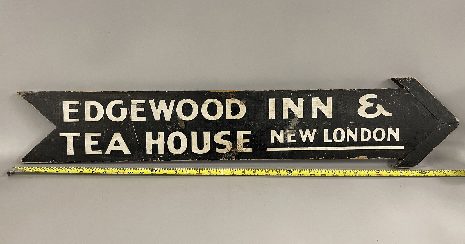 TRADE SIGN, EDGEWOOD INN & TEA ROOM: TRADE SIGN, EDGEWOOD INN & TEA ROOM Original paint, pine, C 1900, excellent condition.