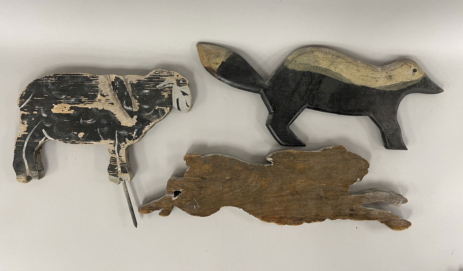 CARVED ANIMALS GROUP - 2