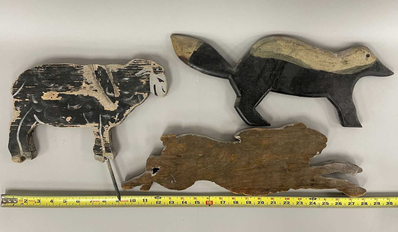 CARVED ANIMALS GROUP - 3