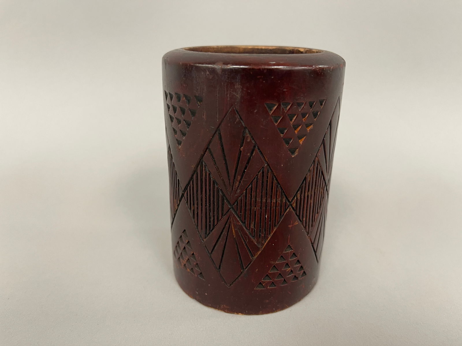 CARVED CUP: CARVED CUP Original finish, geometric carved, 19th C, excellent condition.