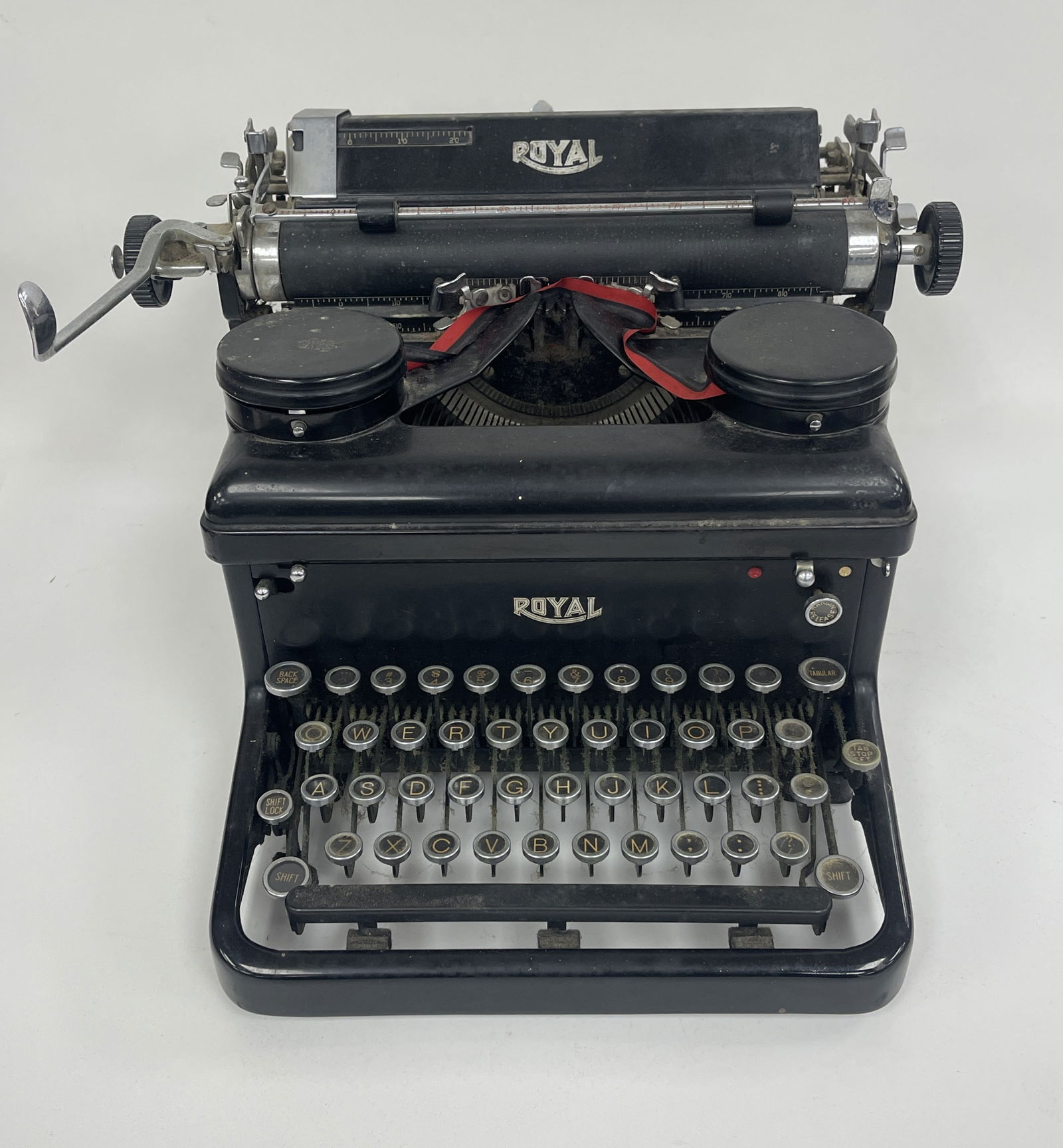 ROYAL TYPEWRITER (1 of 4)