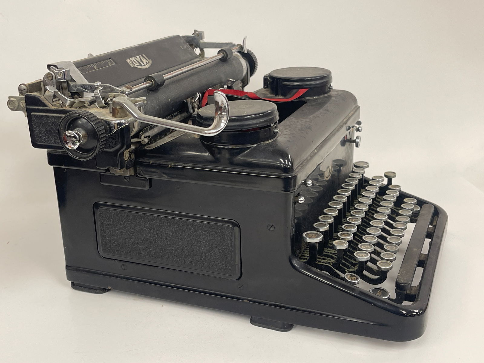 ROYAL TYPEWRITER - 3