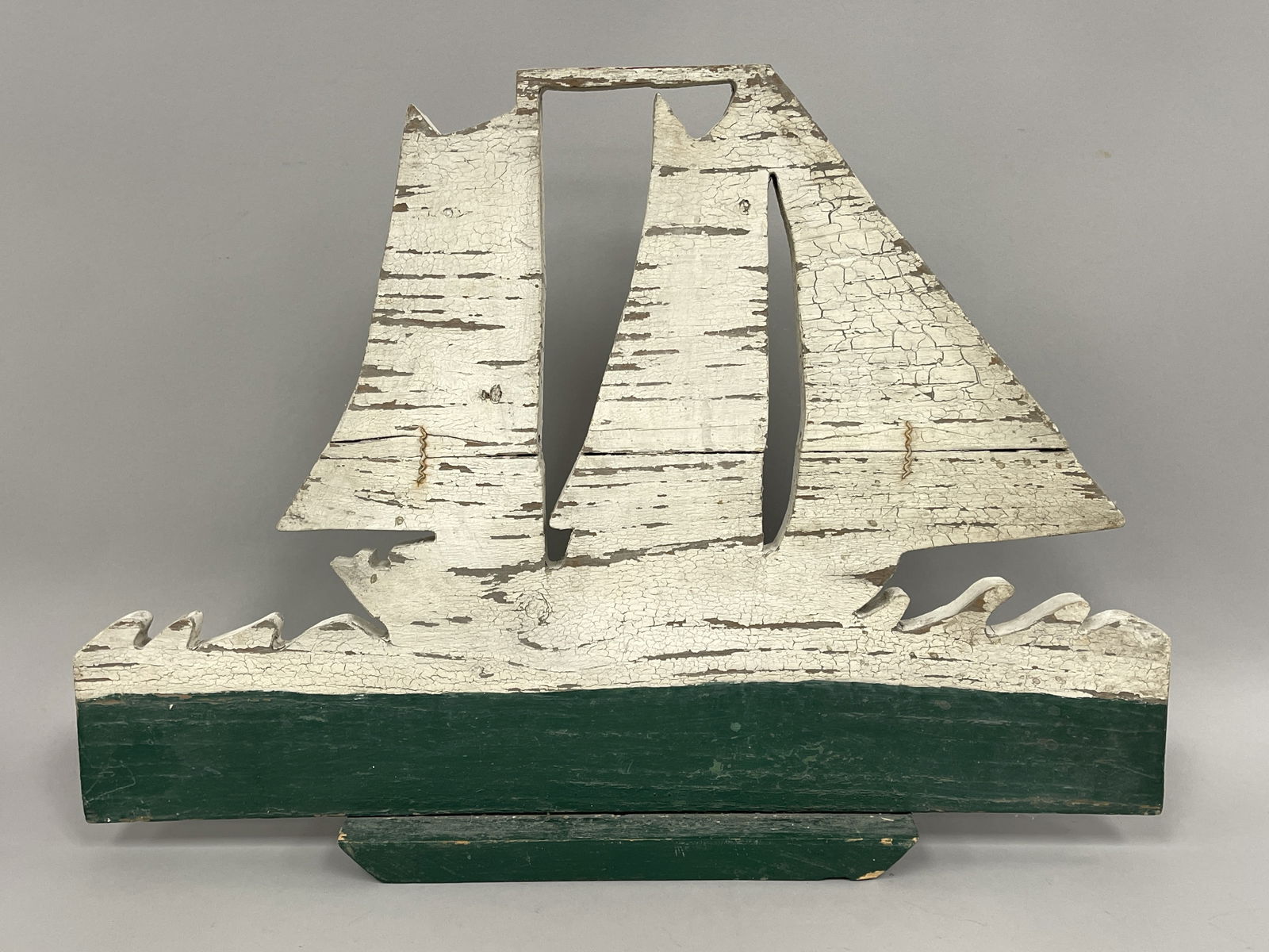 SAILBOAT POST SIGN: SAILBOAT POST SIGN Original paint, wood, C 1920, excellent condition.